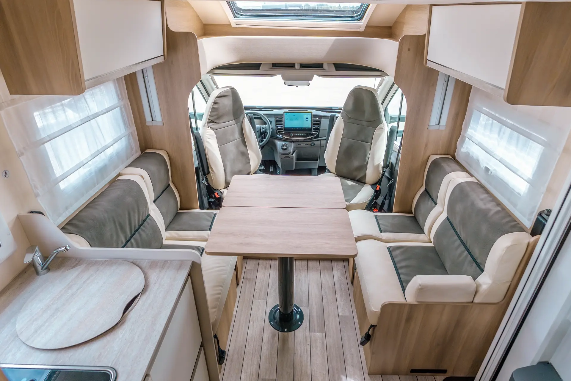 Intérieur clair du McLouis Sovereign